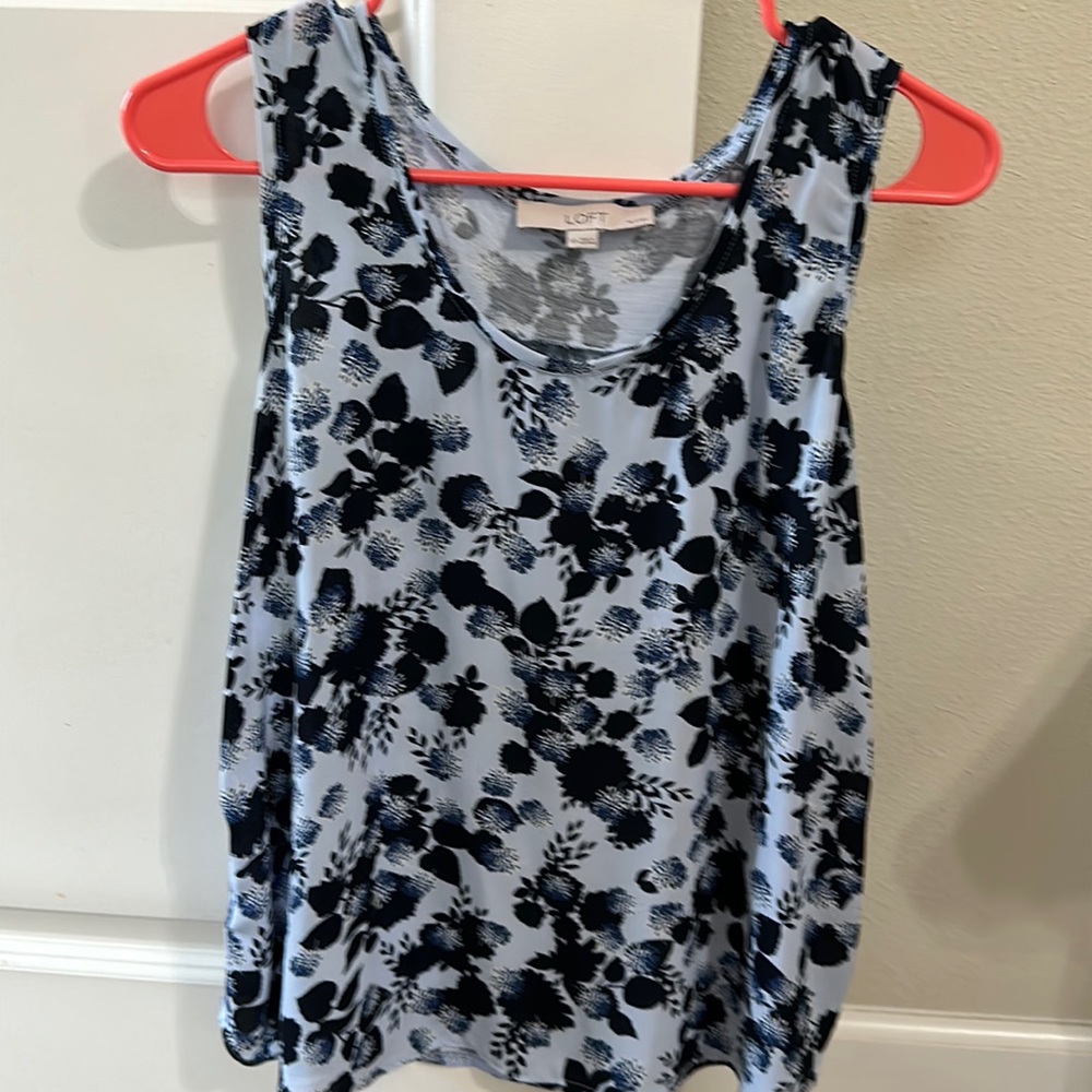 Ann Taylor LOFT Petite Medium Mixed Media Blue Floral Top